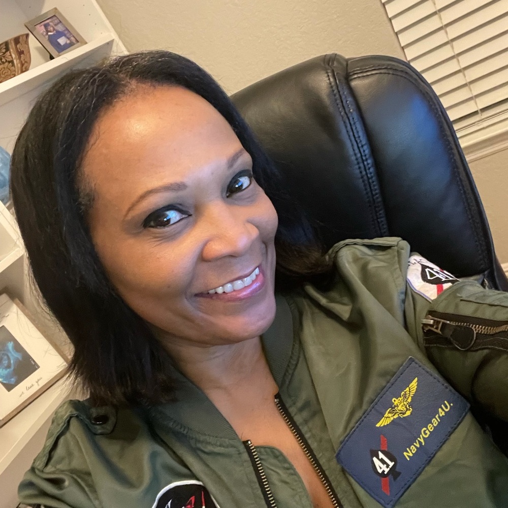 Meet your Posher, Monique